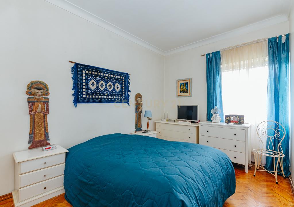 T3 Muito Luminoso com Excelente Localização na Amadora! - Image 9